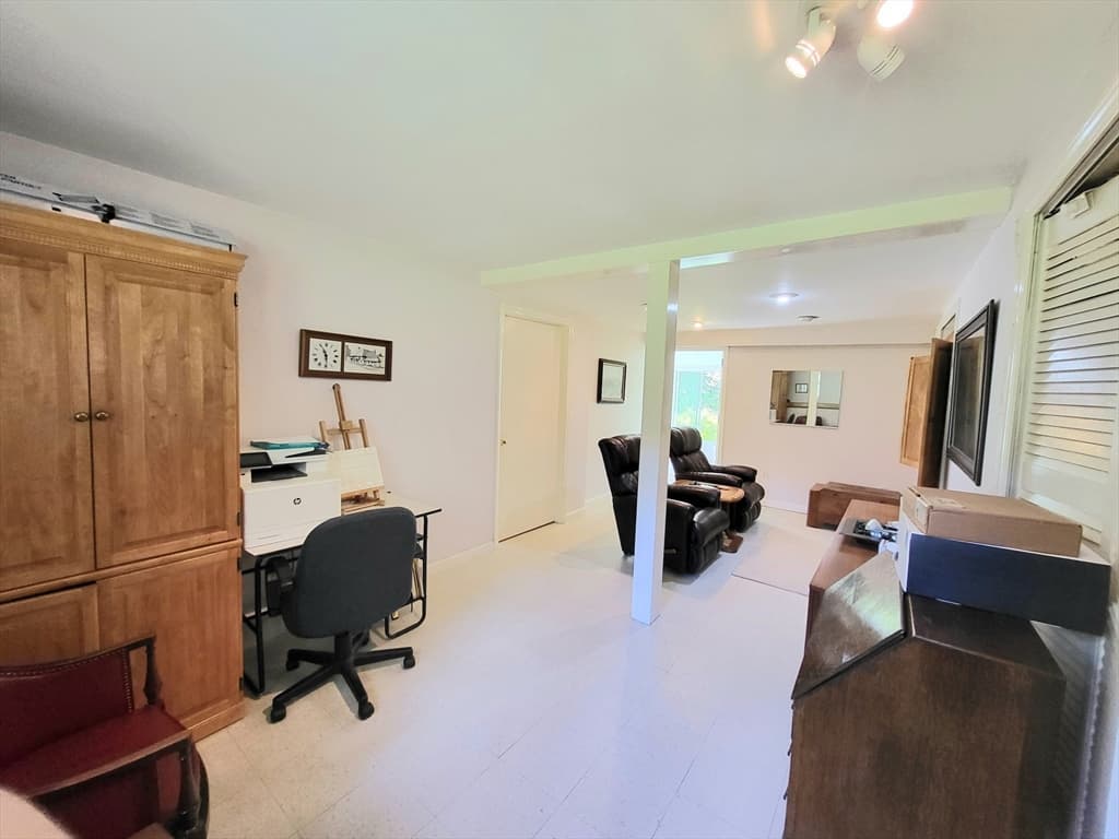 192 Brimfield Rd photo 5