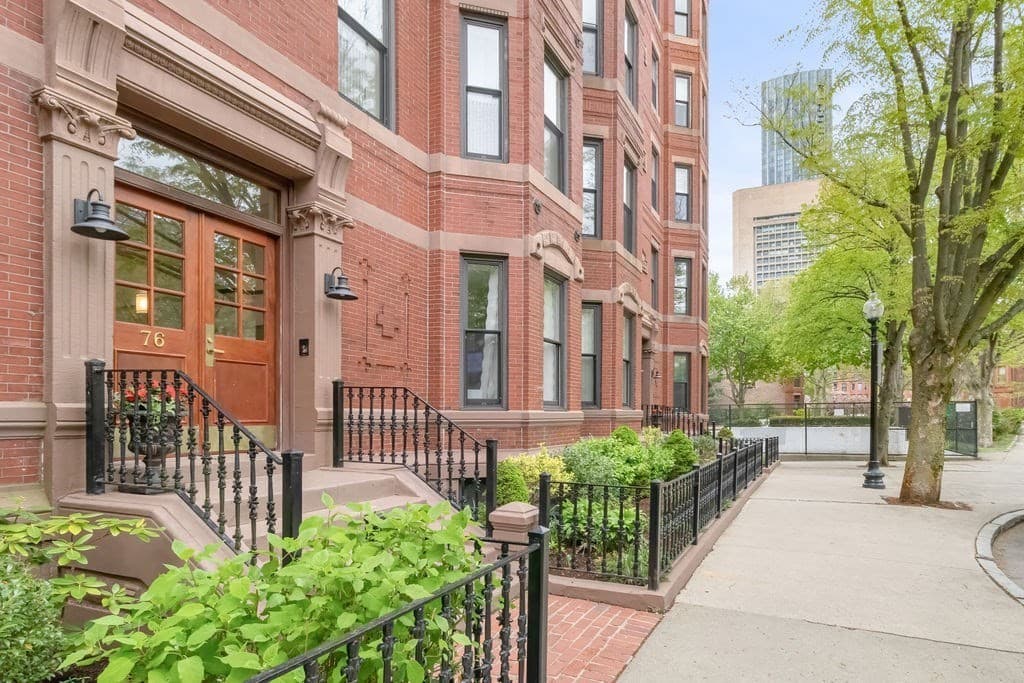 76-82 W Rutland Sq #101