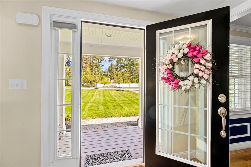 8 Wood Hollow Way photo 3