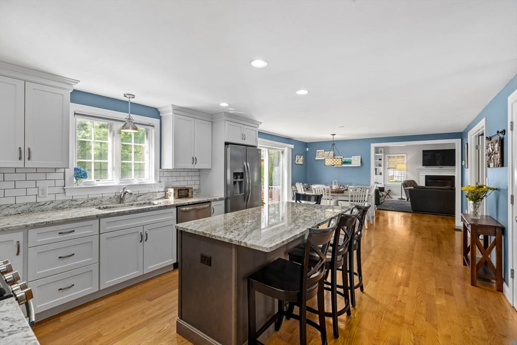 8 Wood Hollow Way photo 4