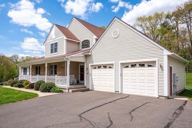 48 Shadow Brook Est #48
