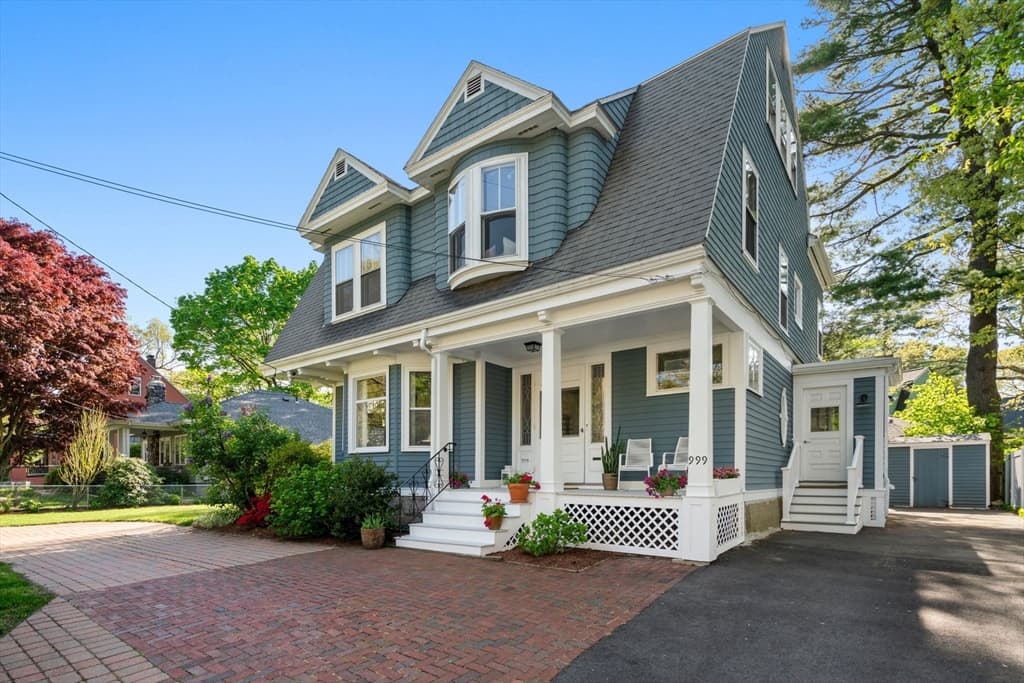 999 Walnut St