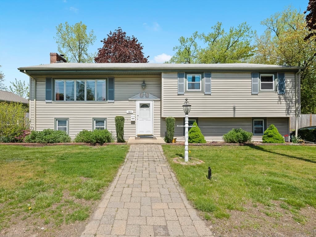 141 Parker Road photo 2