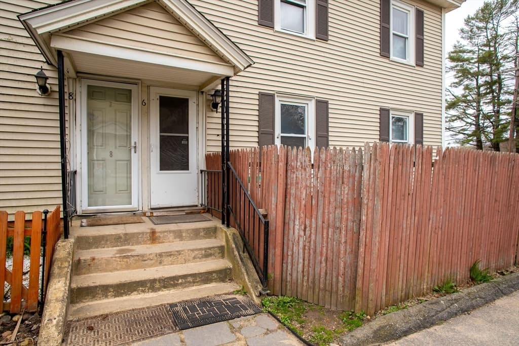 6 Elm St S photo 3