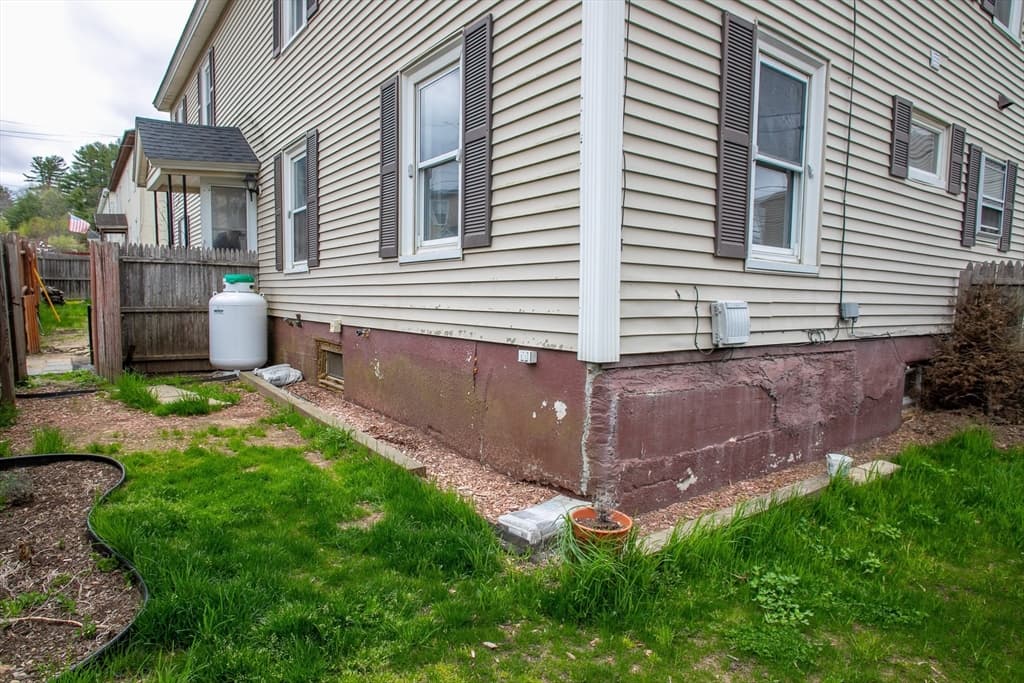 6 Elm St S photo 5