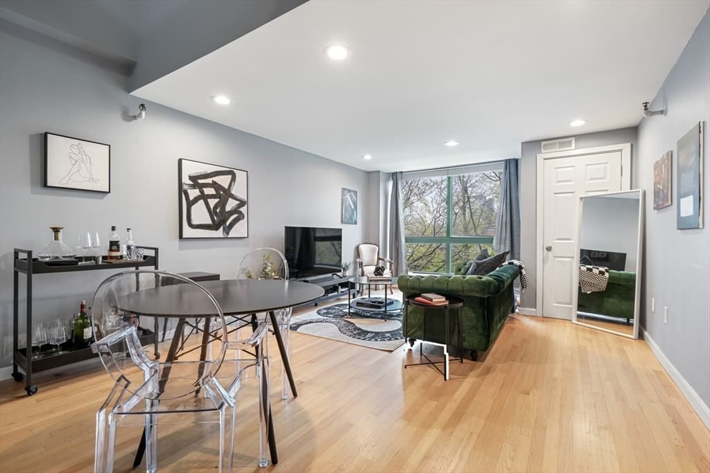 42 8th St #3315 photo 2