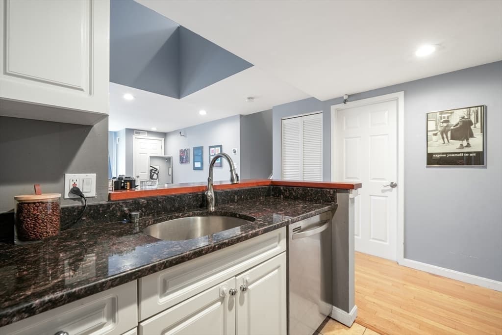 42 8th St #3315 photo 3