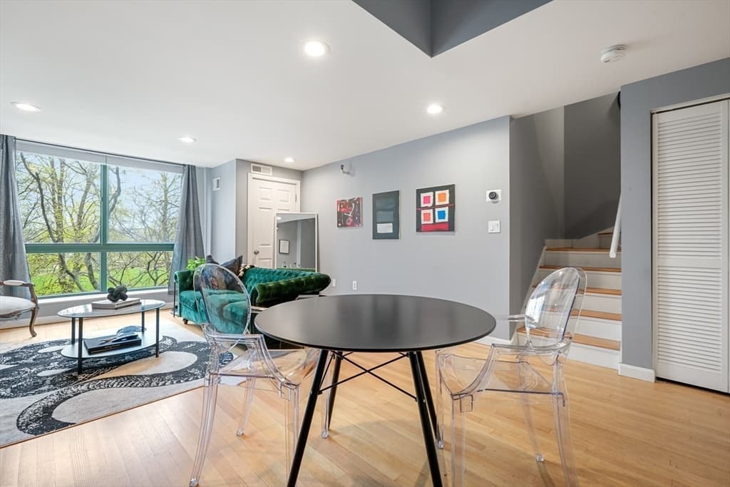 42 8th St #3315 photo 4