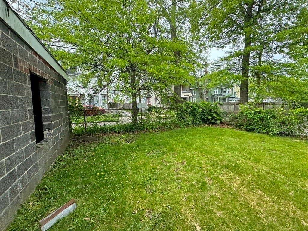 20 Montrose St photo 3