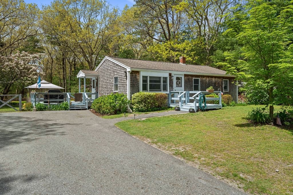 152 Oak St photo 2