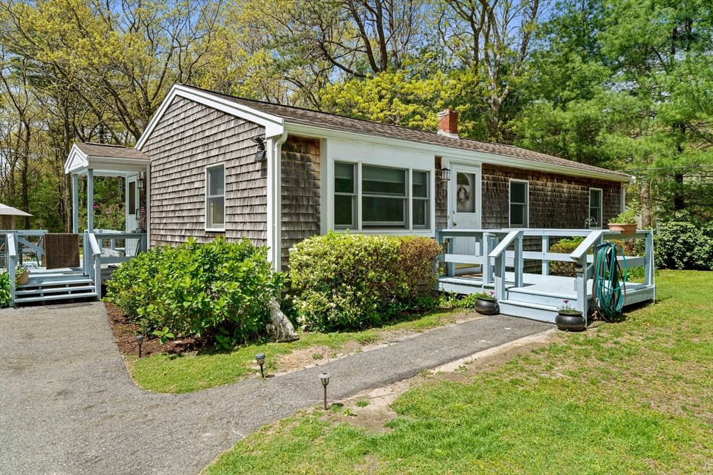 152 Oak St photo 3