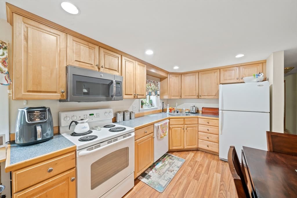 152 Oak St photo 5