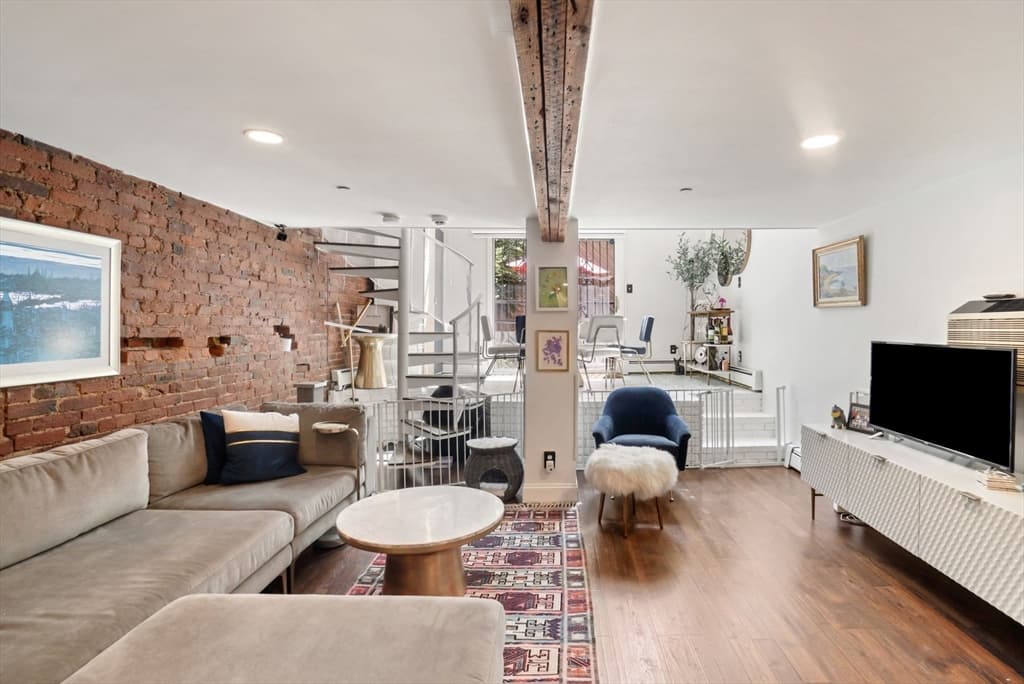 13 Albemarle Street #A photo 5