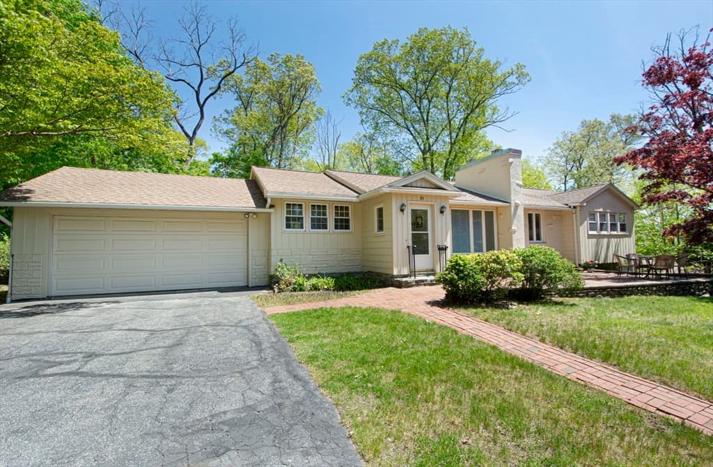 84 Newton Ave North
