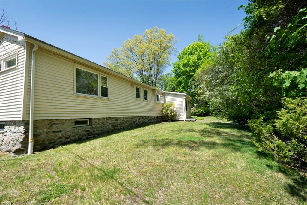 84 Newton Ave North photo 5