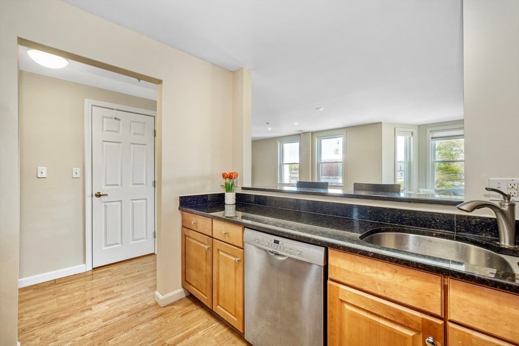 16 Willow St #201 photo 4