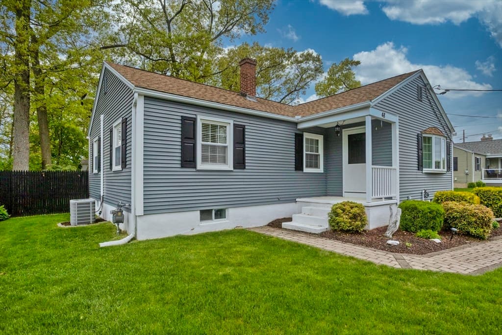 48 Vadnais St photo 3