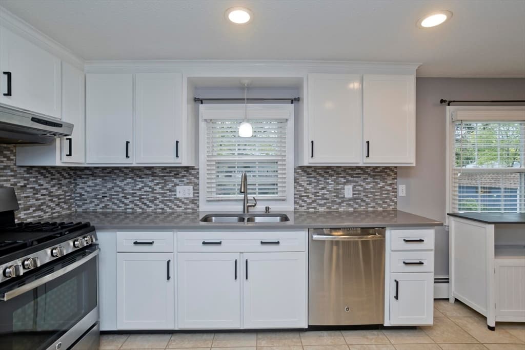 48 Vadnais St photo 4