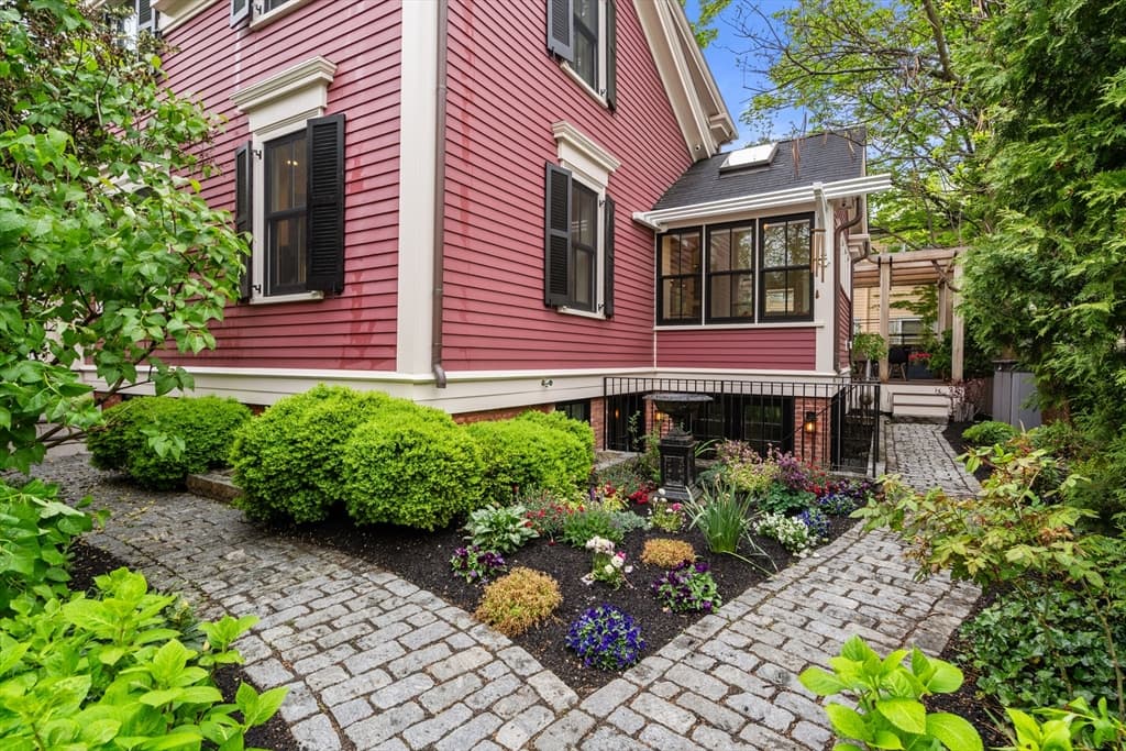 245 Mount Auburn Street photo 2