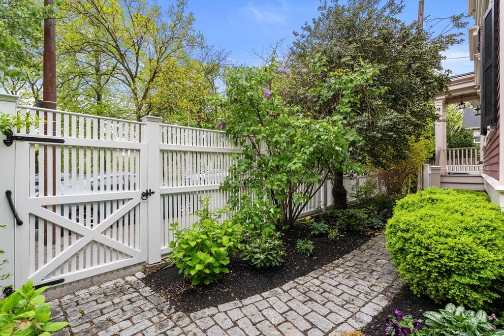 245 Mount Auburn Street photo 3