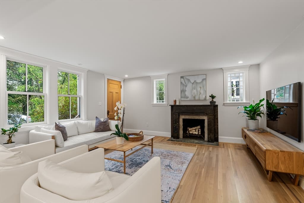245 Mount Auburn Street photo 4