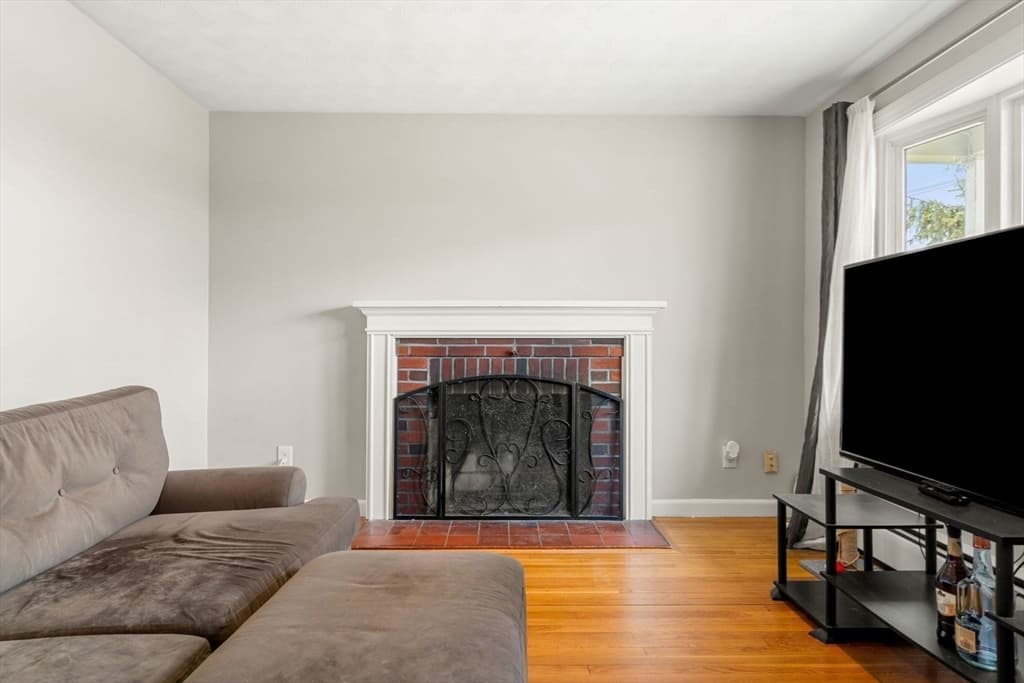 426 Forest Ave photo 3