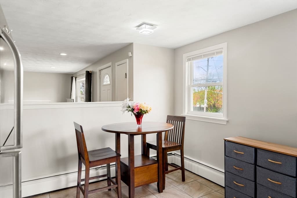 426 Forest Ave photo 4