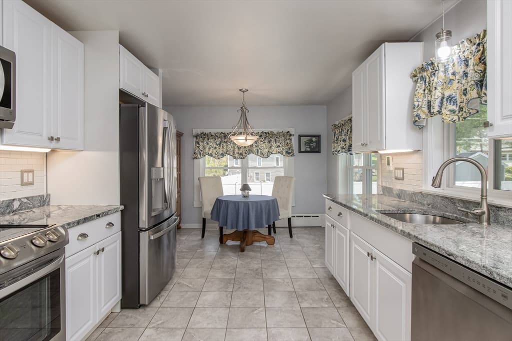 56 Riverneck Rd photo 3