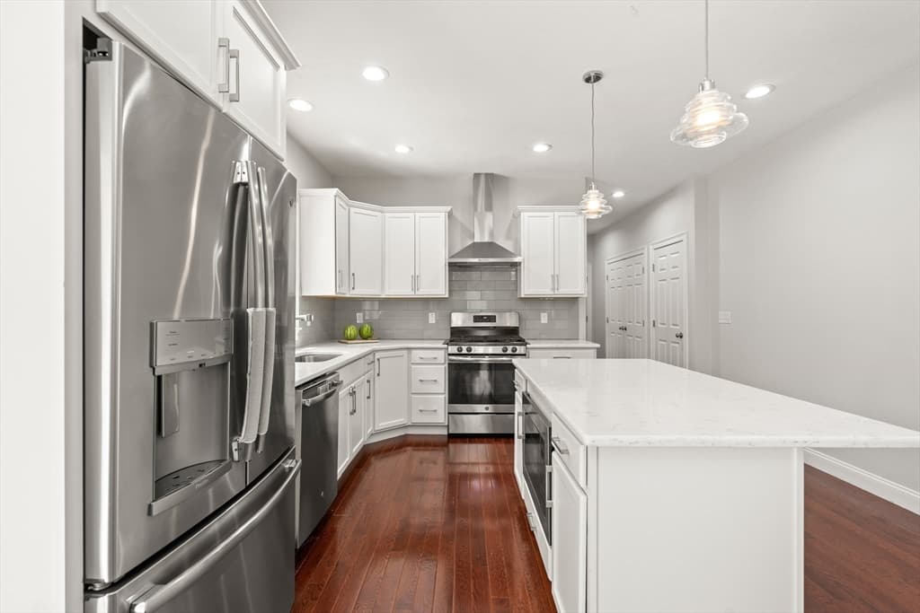 209 Cherry Tree Ln photo 3