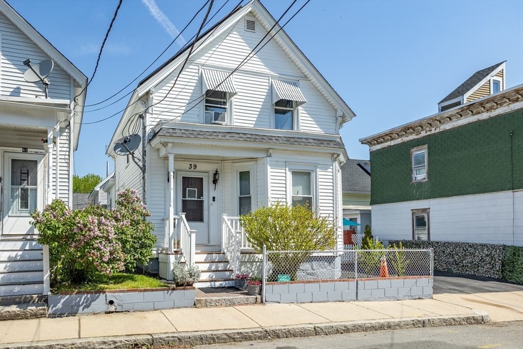 39 D St photo 2