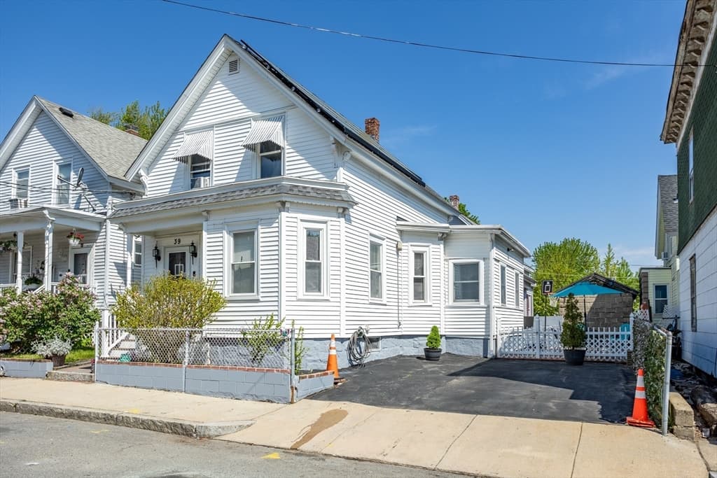 39 D St photo 3