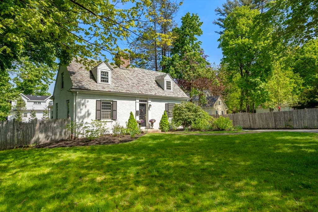 373 Worcester Street photo 3