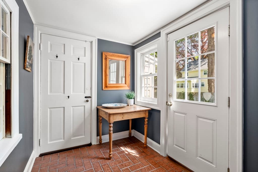 373 Worcester Street photo 4