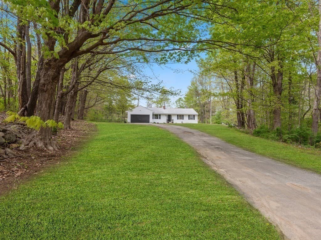 225 Hubbardston Rd photo 4