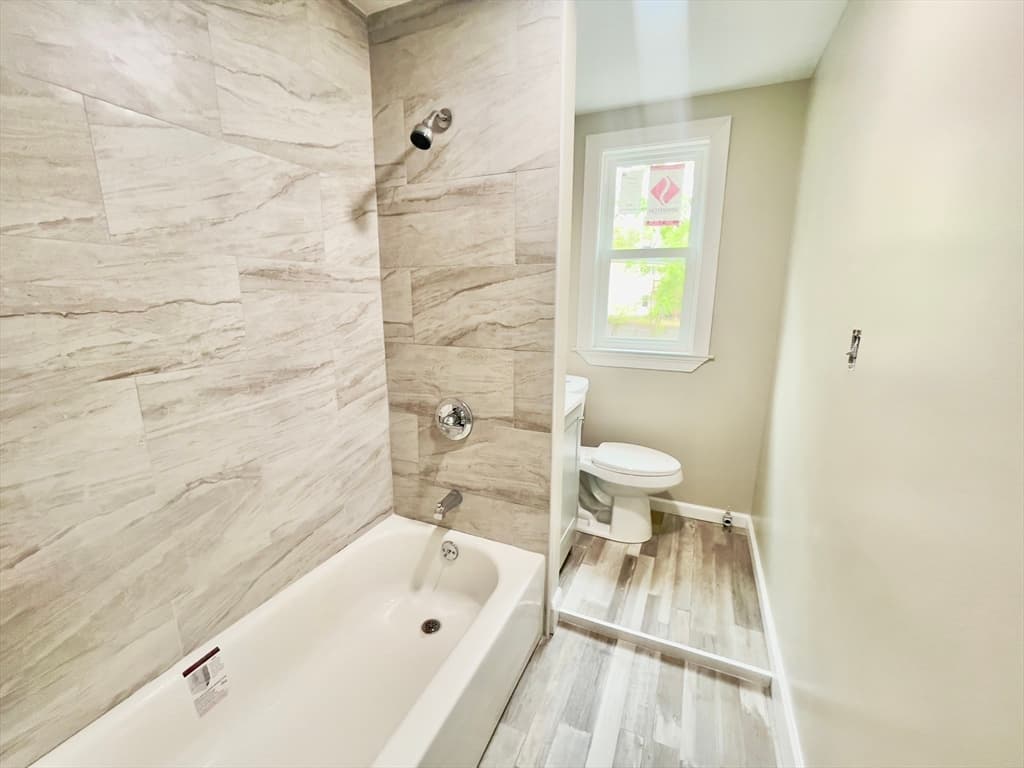 140 Grattan St photo 5
