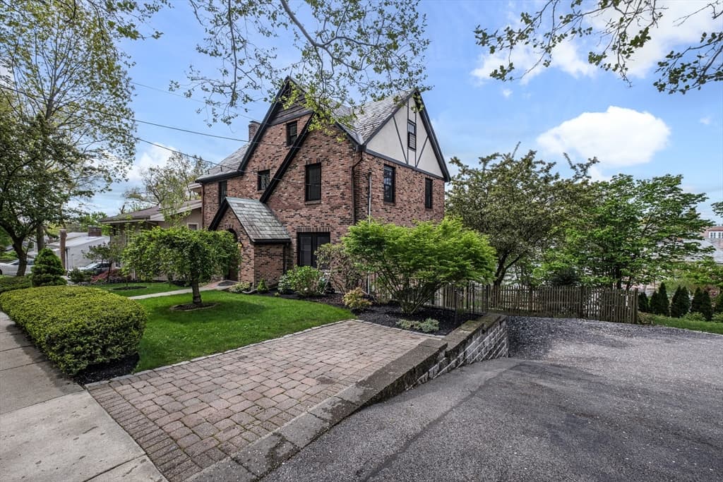 84 Wallis Rd
