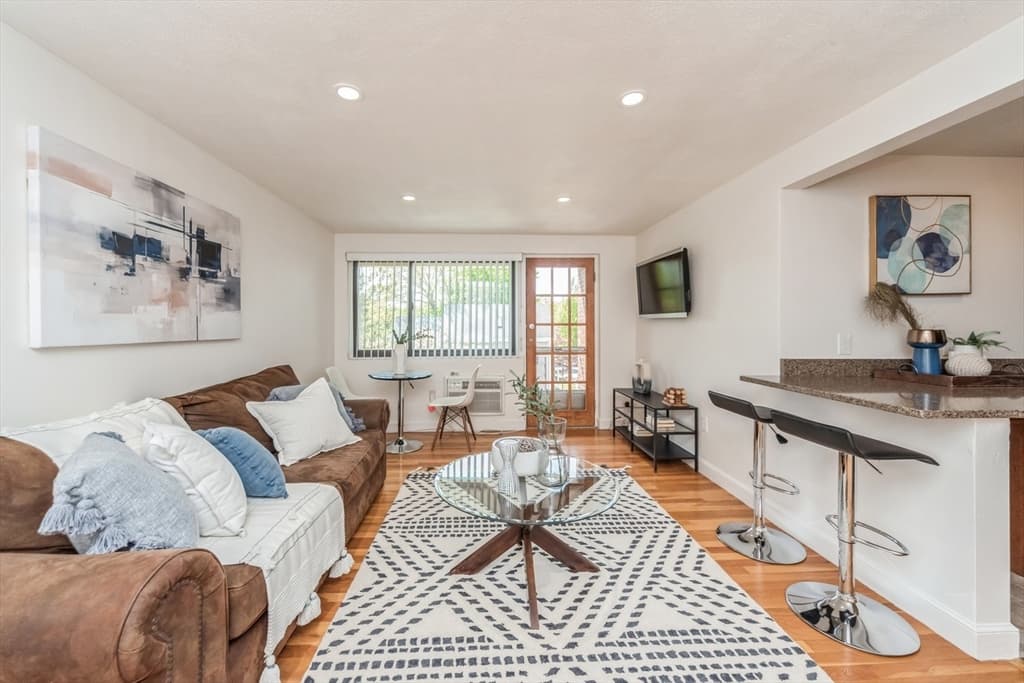 50 Tuttle St #15 photo 2