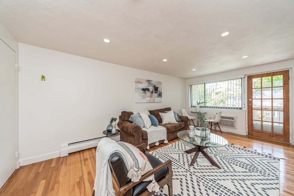 50 Tuttle St #15 photo 3