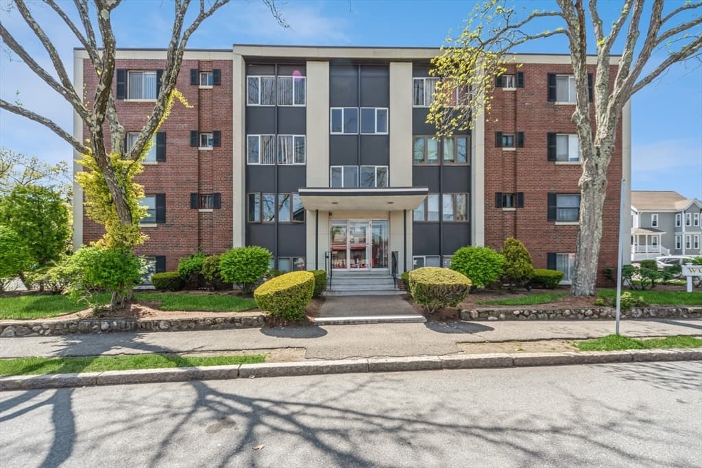 50 Tuttle St #15
