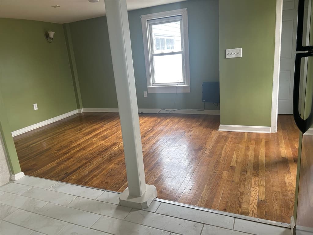 573 Main St #1 photo 2