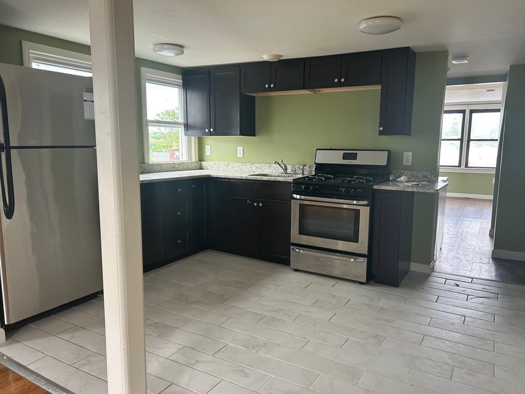 573 Main St #1