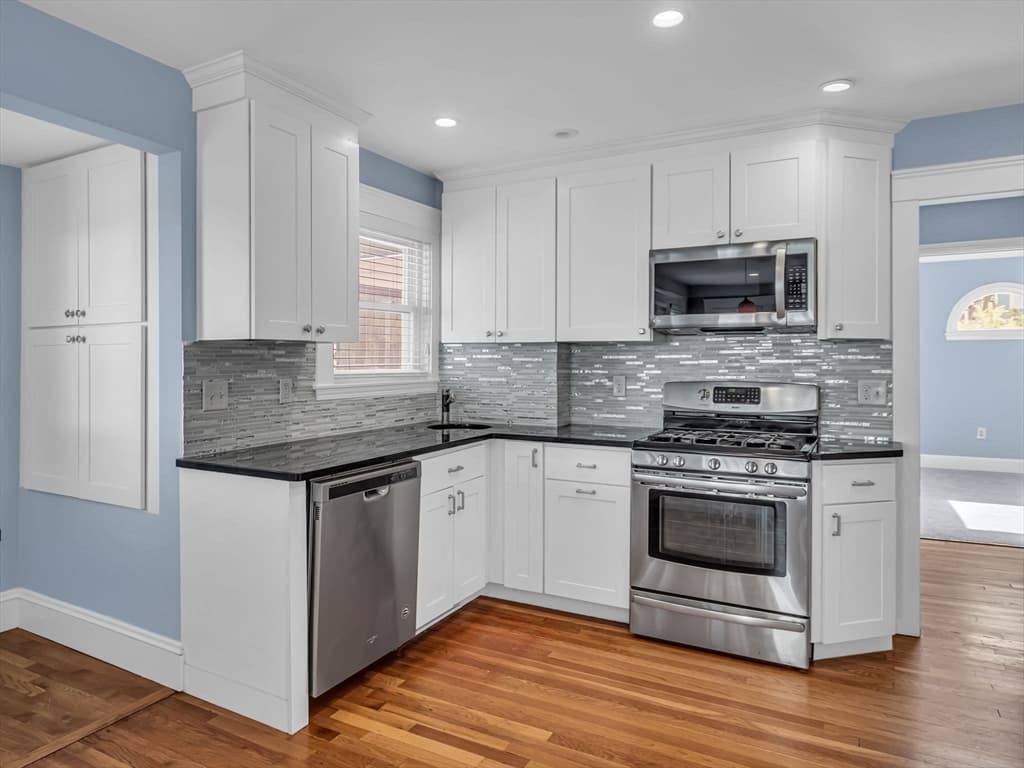 22 Royall St photo 5