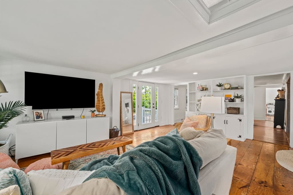 31 Cove St photo 4