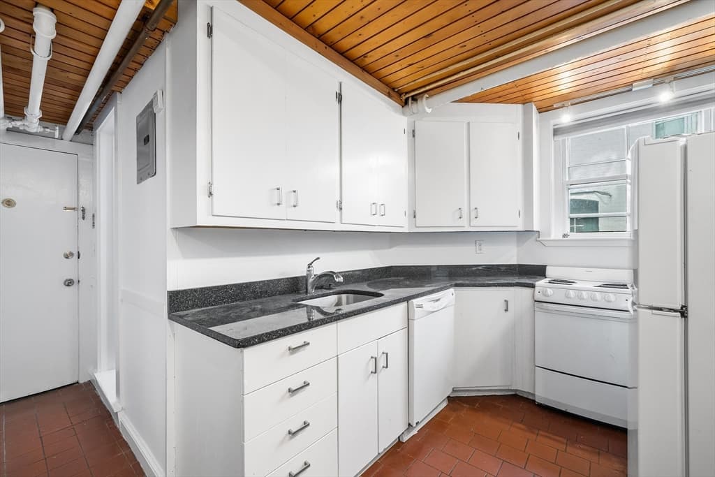 37 Lee St #2 photo 5