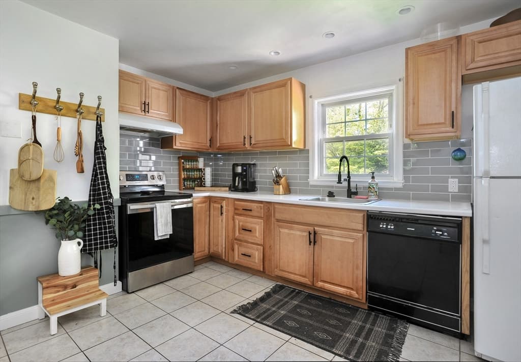 105 Winthrop Ave photo 4