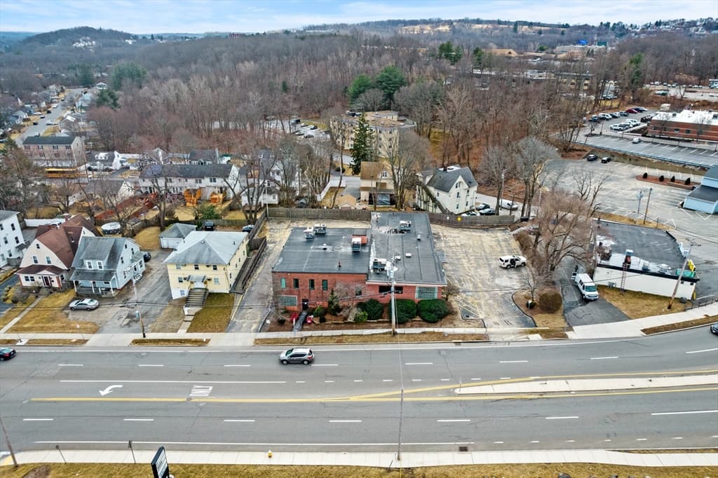 631 Lincoln St photo 3