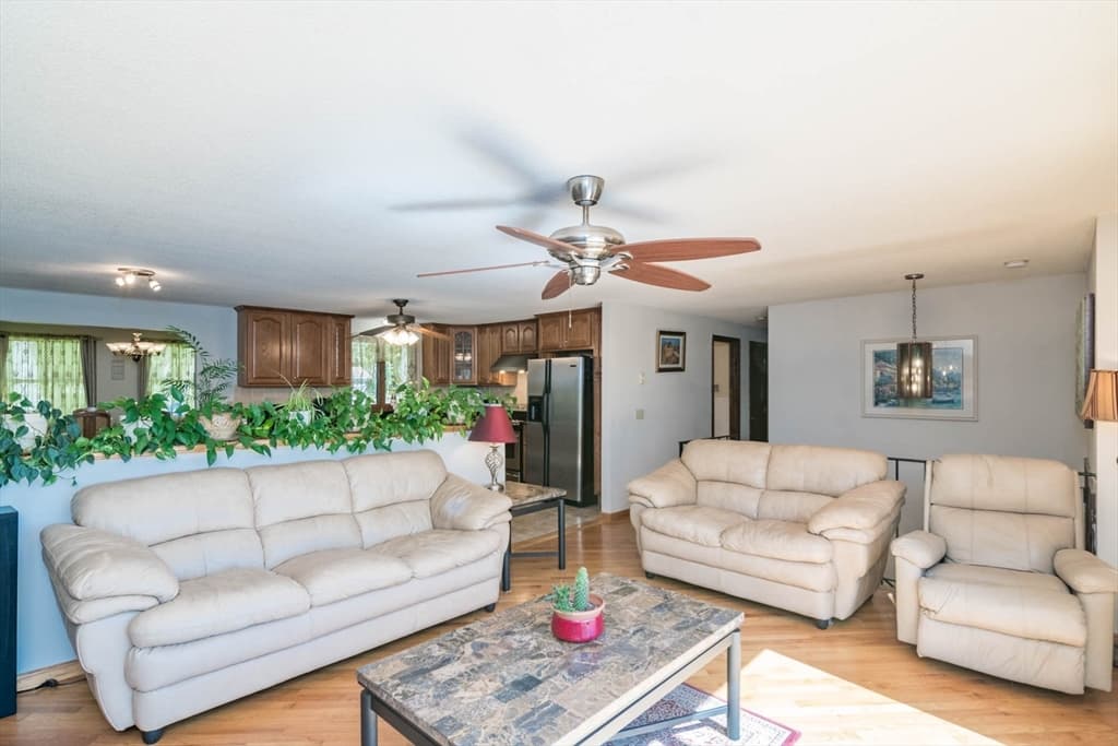 76 Hill Terrace photo 4