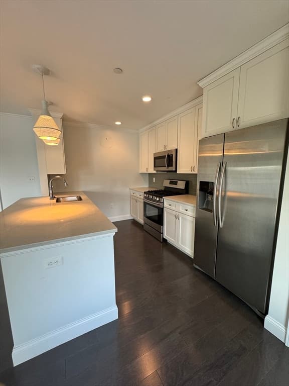 728 E Broadway #401