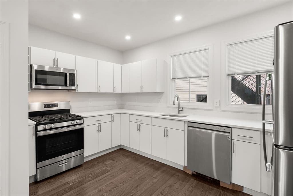 599 Broadway #2R