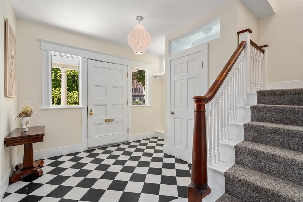 40 Avon Hill Street photo 3